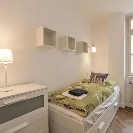 Guestin 5room Family @ Revolucni * Prague