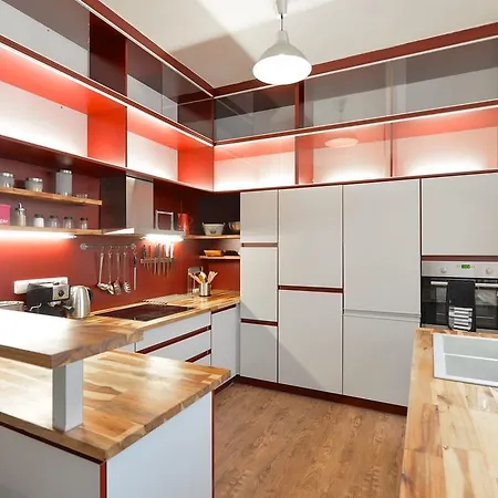 Guestin 5room Family @ Revolucni Apartment